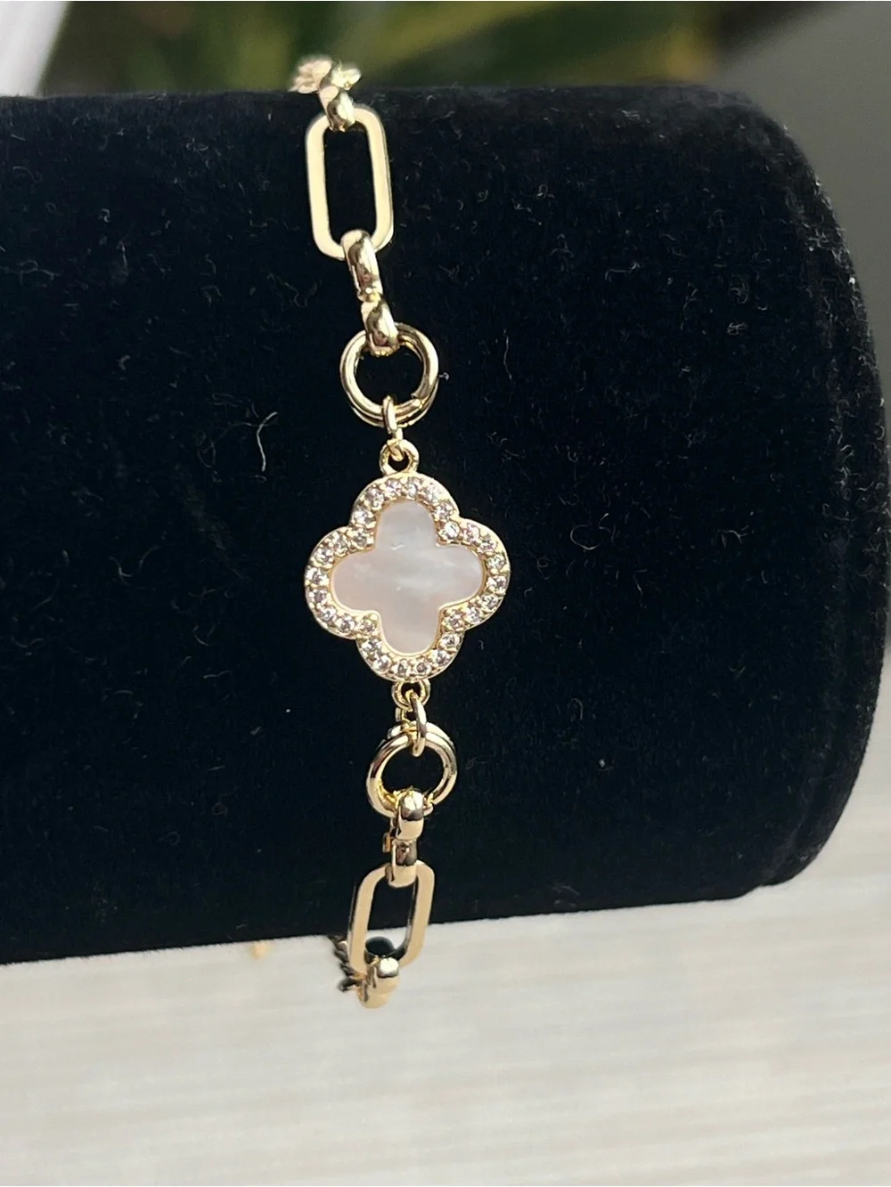 Gold mini Clover Bracelet with Mother-of-Pearl and oval Accents